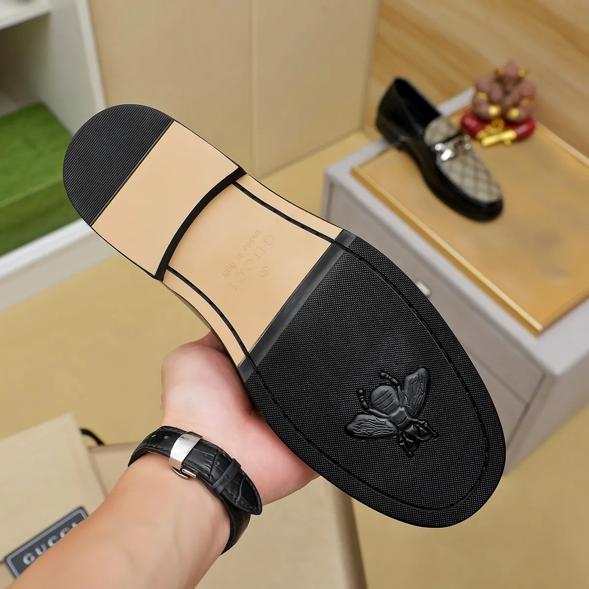 Men's men's shoes💰460💰💰Gucci official website men's business formal leather shoes updated💥Hong Kong counters synchronize new styles💥completely one-to-one replica shipment👍zero gap in counter quality 0⃣️made of imported cowhide on the outside+water-dyed🐂leather lining, color optional! Matching code 38-45